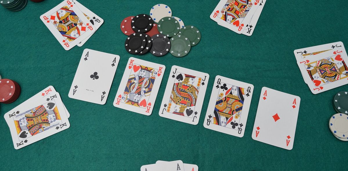 777 Slots کیسینو میں پوکر گیمز